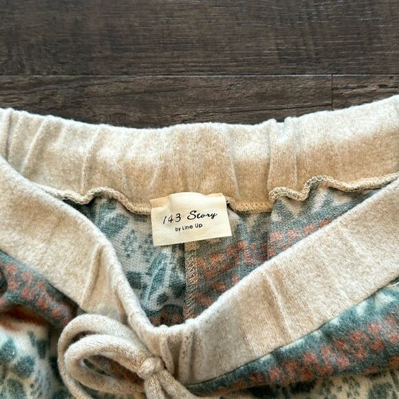 1.4.3. Story by Line Up Medium Fair Isle Holiday/Winter Fleece Joggers - Picture 6 of 9